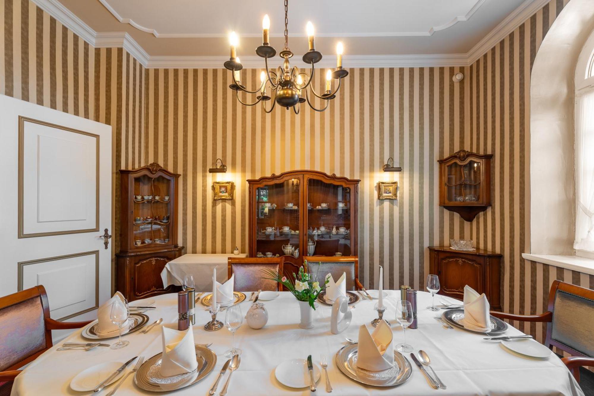 Romantik Hotel Boesehof บาดเบเดอร์เคซา ภายนอก รูปภาพ
